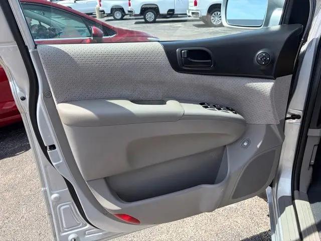2008 Hyundai Entourage GLS