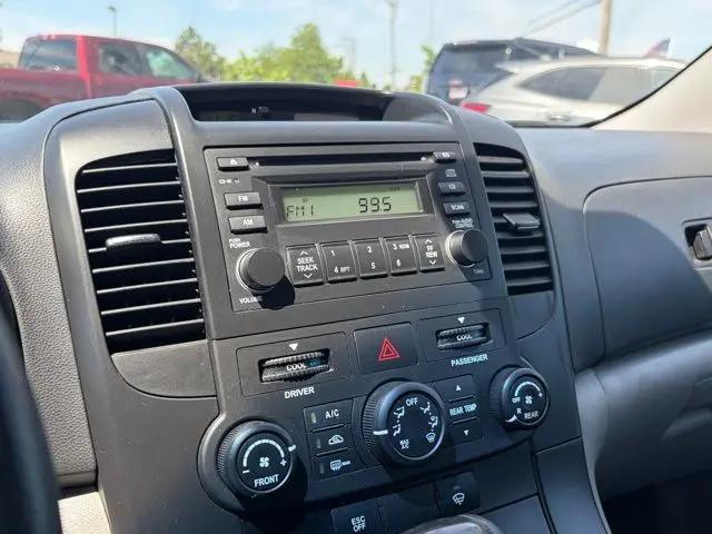 2008 Hyundai Entourage GLS