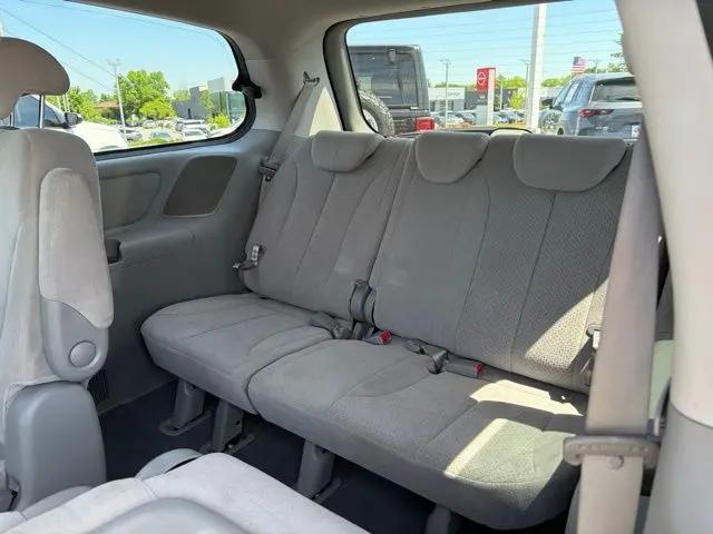 2008 Hyundai Entourage GLS