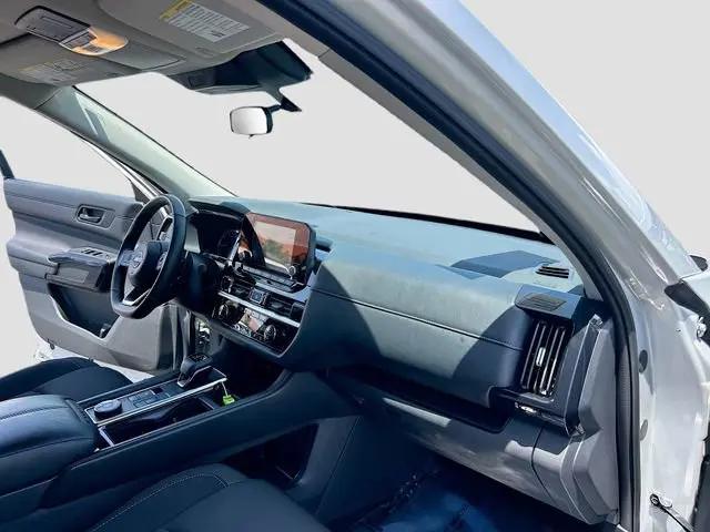 2025 Nissan Pathfinder SV 4WD