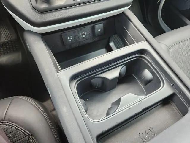 2023 Land Rover Defender 110 SE