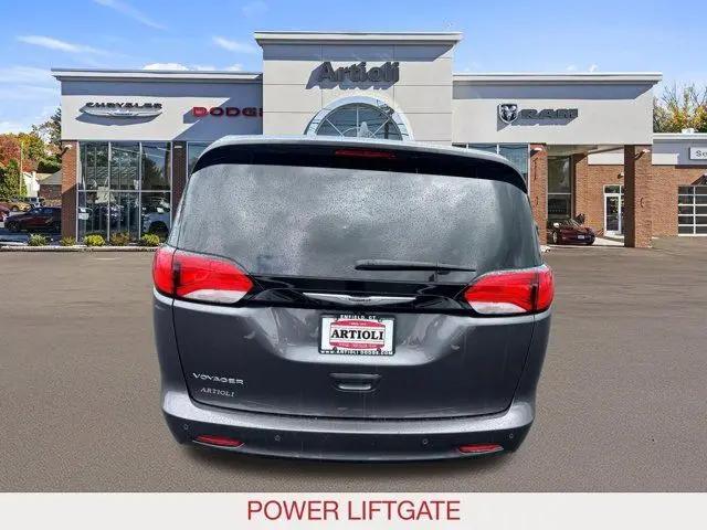 2022 Chrysler Voyager LX