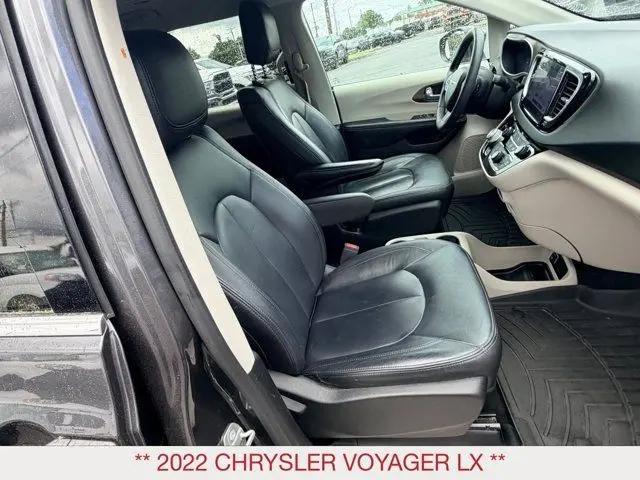 2022 Chrysler Voyager LX