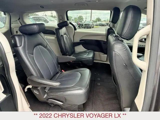 2022 Chrysler Voyager LX