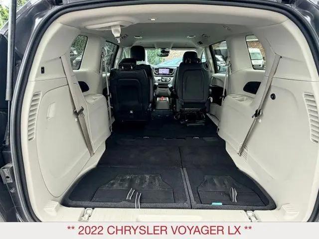 2022 Chrysler Voyager LX
