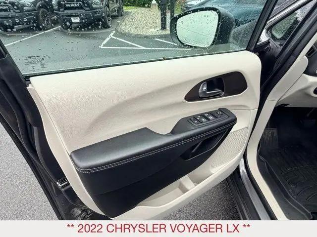2022 Chrysler Voyager LX