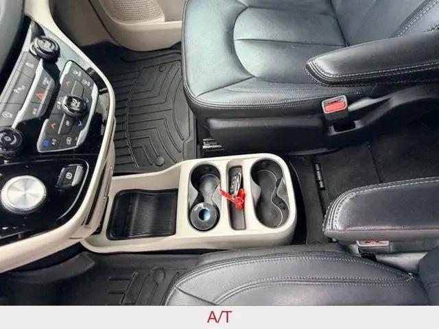2022 Chrysler Voyager LX