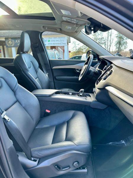 2025 Volvo XC90 B5 Core