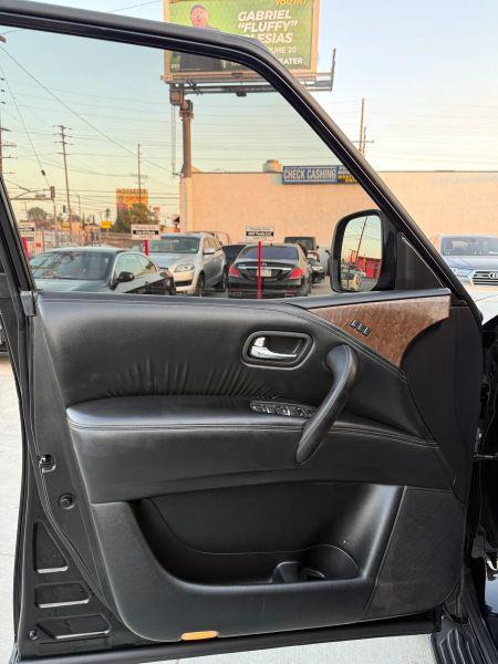 2017 INFINITI QX80 Base