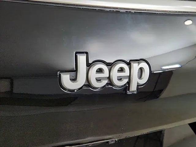 2026 Jeep Grand Cherokee L Laredo 4x4