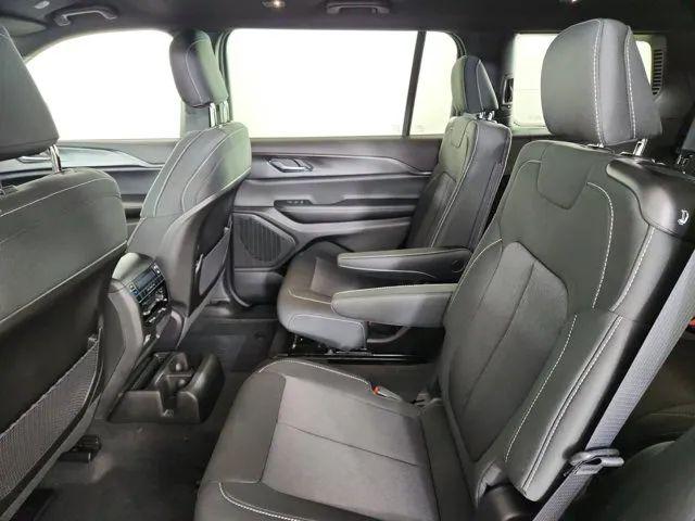 2026 Jeep Grand Cherokee L Laredo 4x4