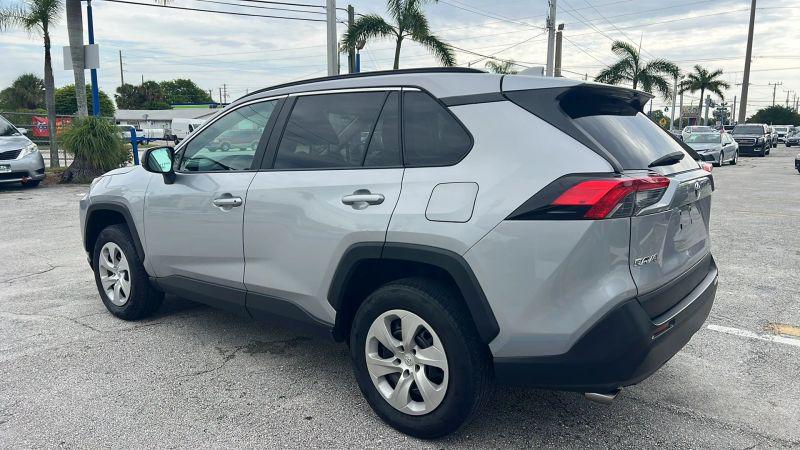 2021 Toyota RAV4 LE