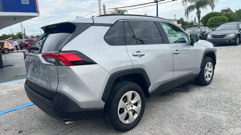 2021 Toyota RAV4 LE