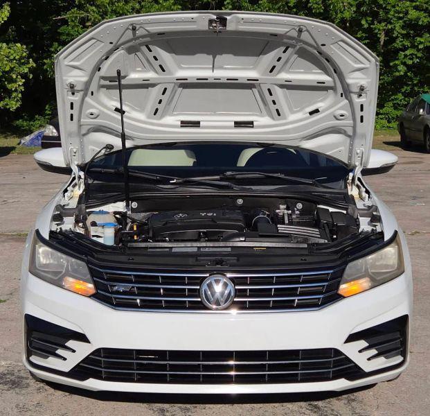 2017 Volkswagen Passat 1.8T R-Line