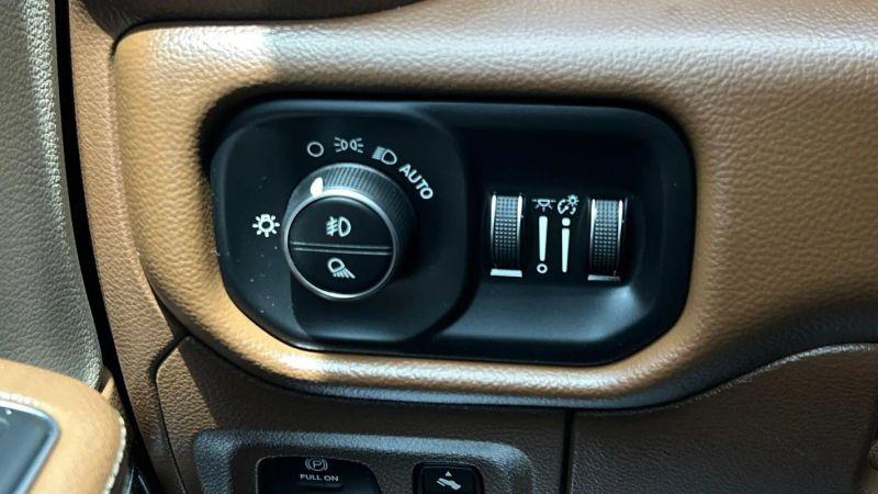 2019 Ram 1500 Laramie Crew Cab 4x4 5'7" Box