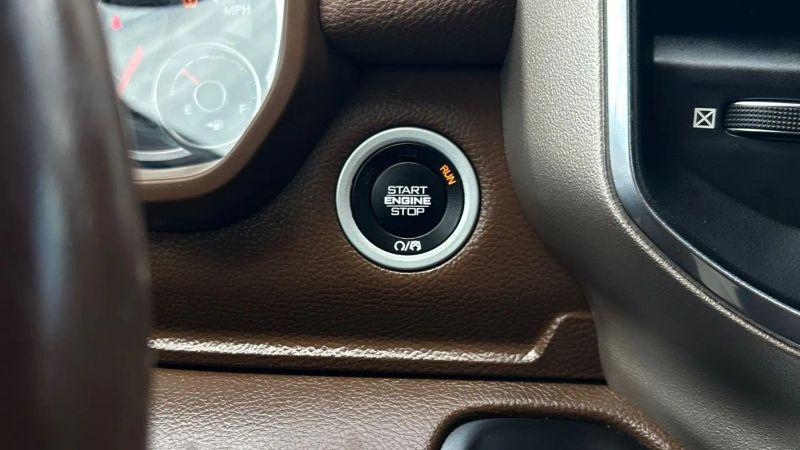 2019 Ram 1500 Laramie Crew Cab 4x4 5'7" Box