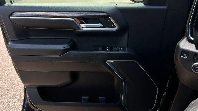 2022 GMC Sierra 1500 4WD Crew Cab Short Box Elevation