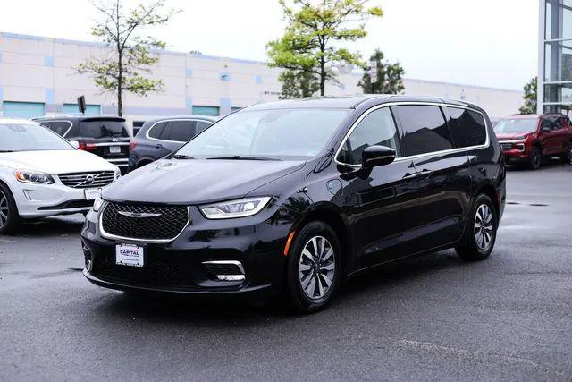 2022 Chrysler Pacifica Hybrid Touring L