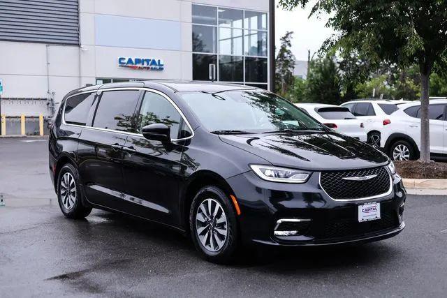 2022 Chrysler Pacifica Hybrid Touring L