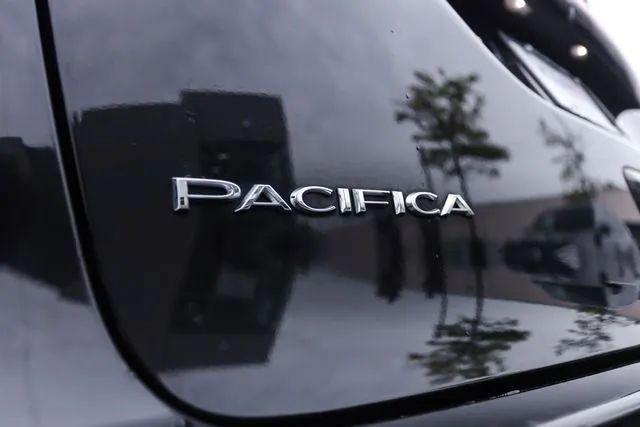 2022 Chrysler Pacifica Hybrid Touring L