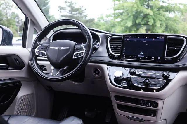 2022 Chrysler Pacifica Hybrid Touring L