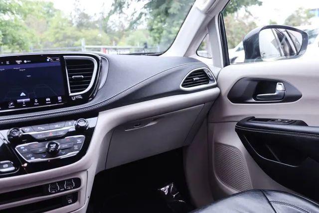 2022 Chrysler Pacifica Hybrid Touring L
