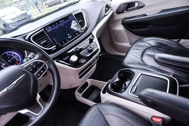 2022 Chrysler Pacifica Hybrid Touring L