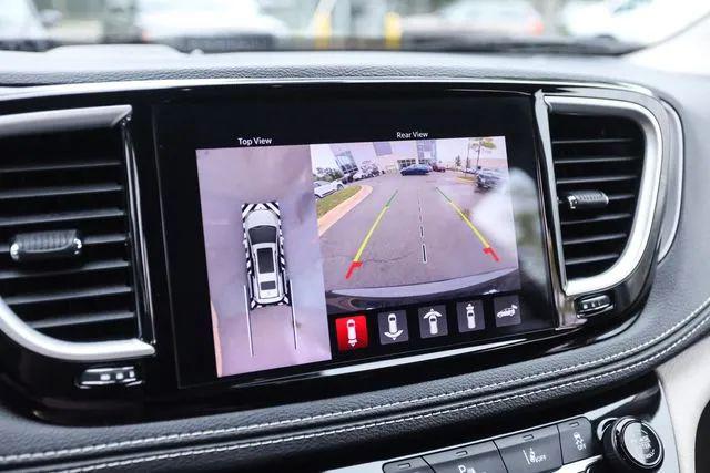 2022 Chrysler Pacifica Hybrid Touring L