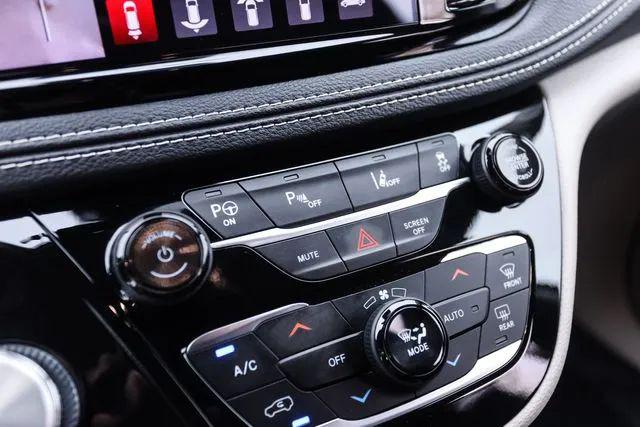 2022 Chrysler Pacifica Hybrid Touring L