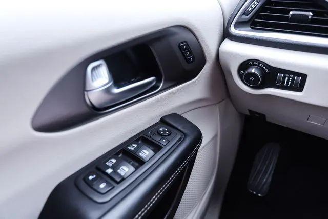 2022 Chrysler Pacifica Hybrid Touring L