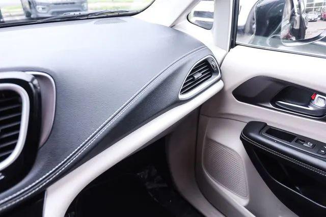 2022 Chrysler Pacifica Hybrid Touring L