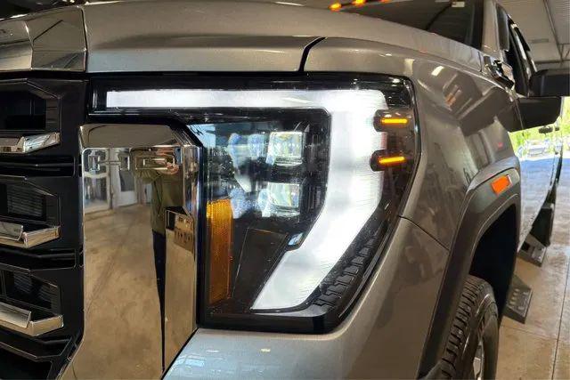 2025 GMC Sierra 2500HD 4WD Crew Cab Standard Bed SLE