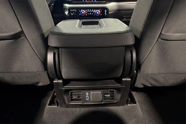 2025 GMC Sierra 2500HD 4WD Crew Cab Standard Bed SLE