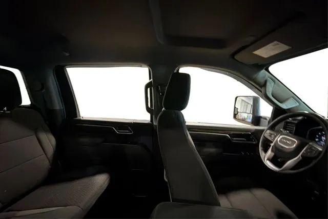2025 GMC Sierra 2500HD 4WD Crew Cab Standard Bed SLE
