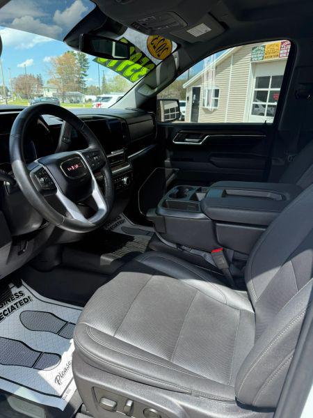 2023 GMC Sierra 1500 4WD Crew Cab Short Box SLT