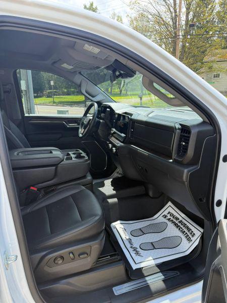 2023 GMC Sierra 1500 4WD Crew Cab Short Box SLT