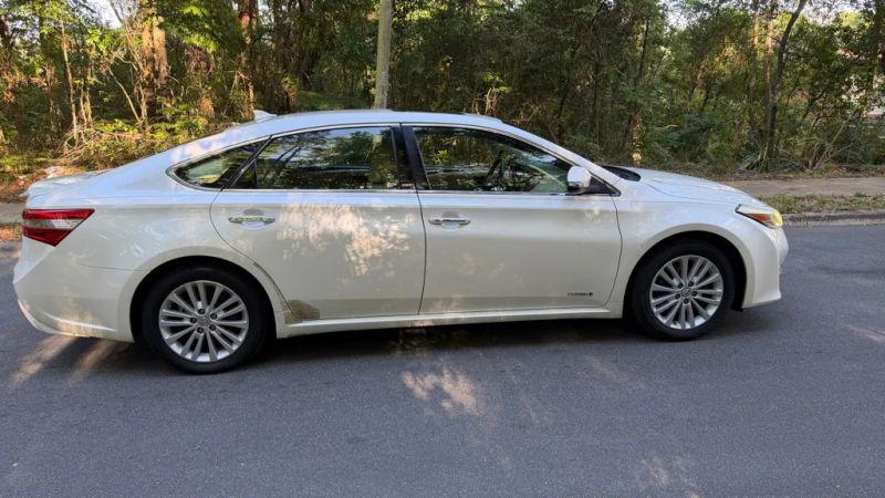 2013 Toyota Avalon Hybrid XLE Premium