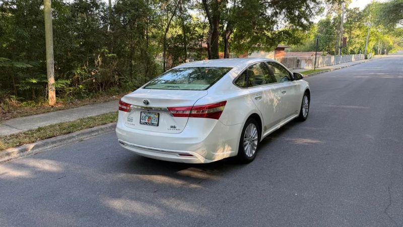 2013 Toyota Avalon Hybrid XLE Premium