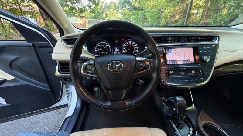 2013 Toyota Avalon Hybrid XLE Premium