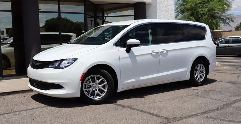 2023 Chrysler Voyager LX