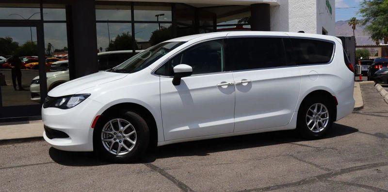 2023 Chrysler Voyager LX