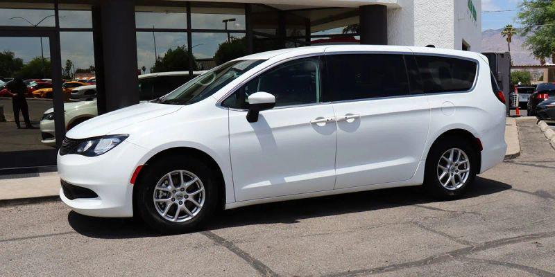 2023 Chrysler Voyager LX