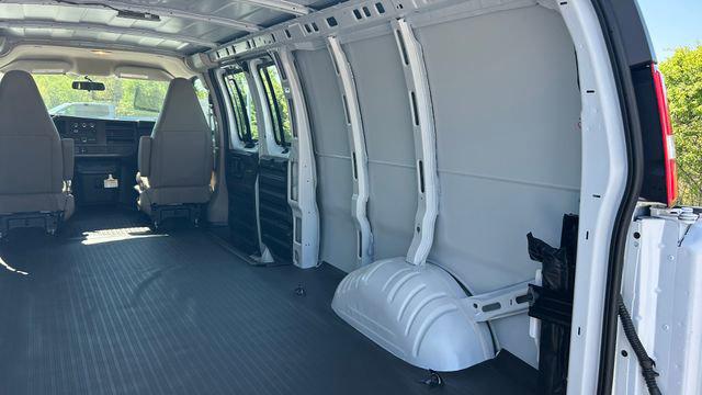 2026 Chevrolet Express Cargo Van 3500 Extended Wheelbase, WT, RWD