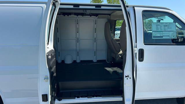2026 Chevrolet Express Cargo Van 3500 Extended Wheelbase, WT, RWD