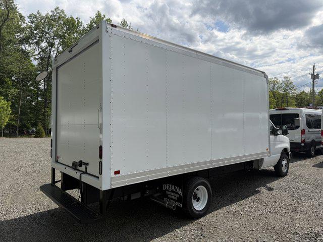 2027 Ford E-Series Cutaway Box Dry Freight