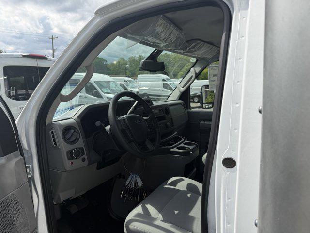 2027 Ford E-Series Cutaway Box Dry Freight