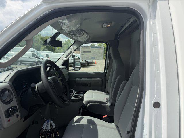 2027 Ford E-Series Cutaway Box Dry Freight