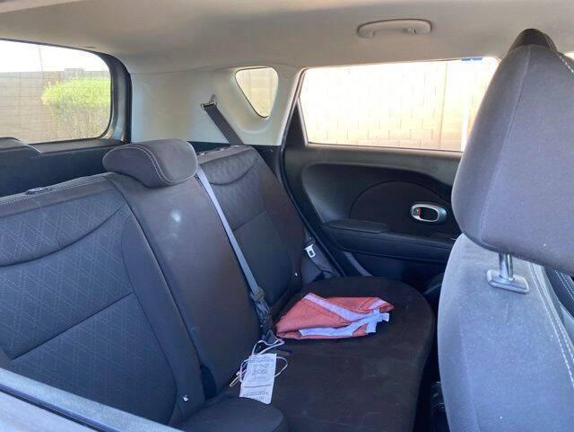 2018 Kia Soul Base 4dr Crossover 6A