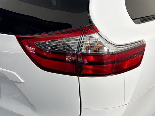 2020 Toyota Sienna LE