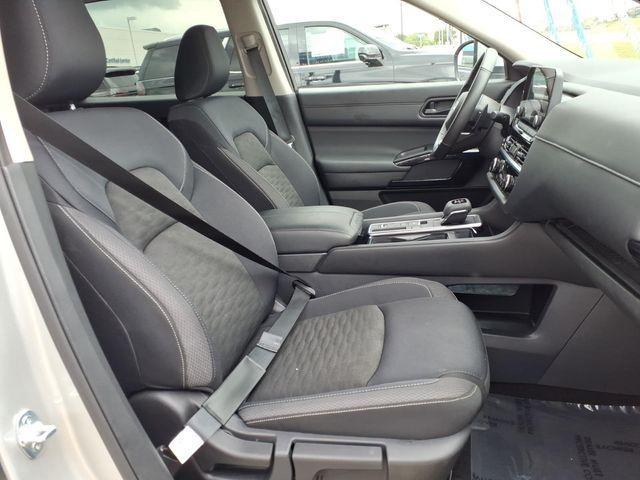 2025 Nissan Pathfinder SV FWD